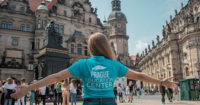 Переїзд до Чехії: Повне керівництво з культурної адаптації та вивчення мови від PEC